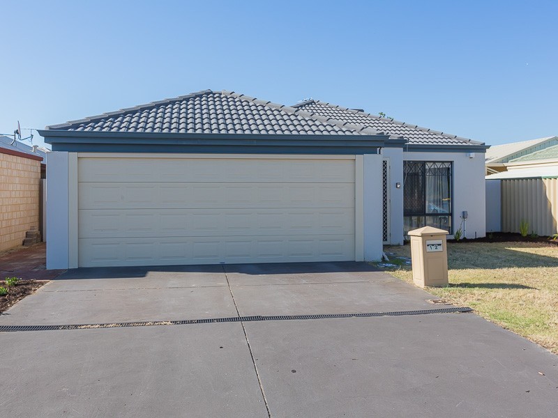 12 Champion Drive, Bertram WA 6167