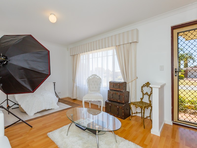 16 Walmer Place, Orelia WA 6167