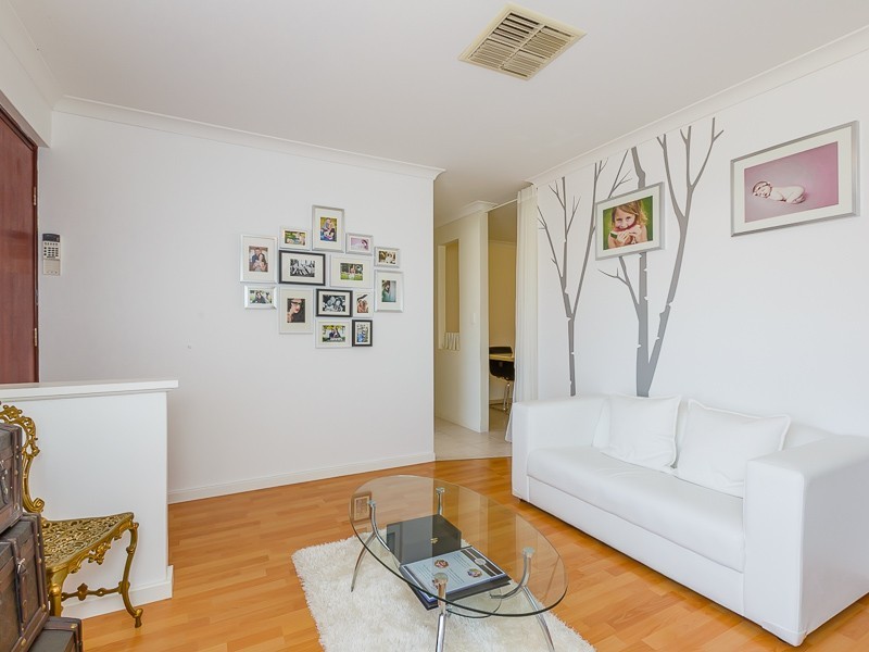 16 Walmer Place, Orelia WA 6167
