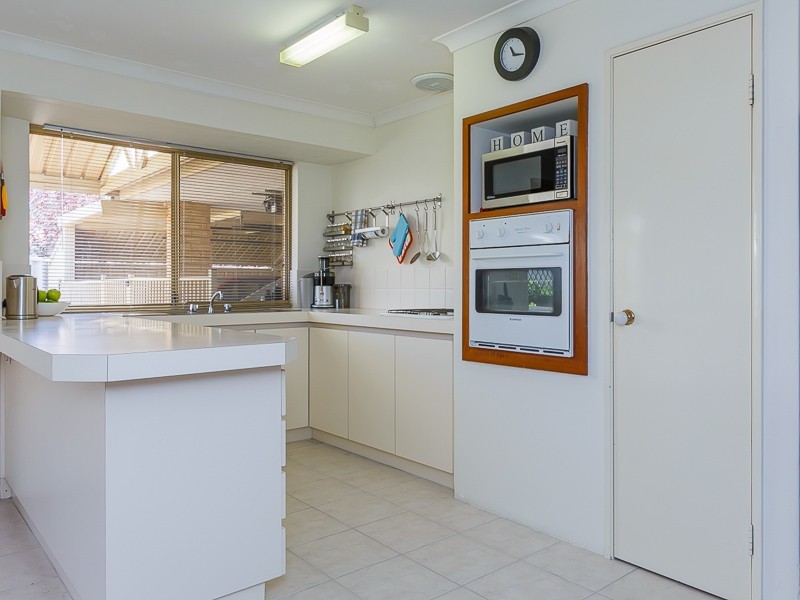 16 Walmer Place, Orelia WA 6167