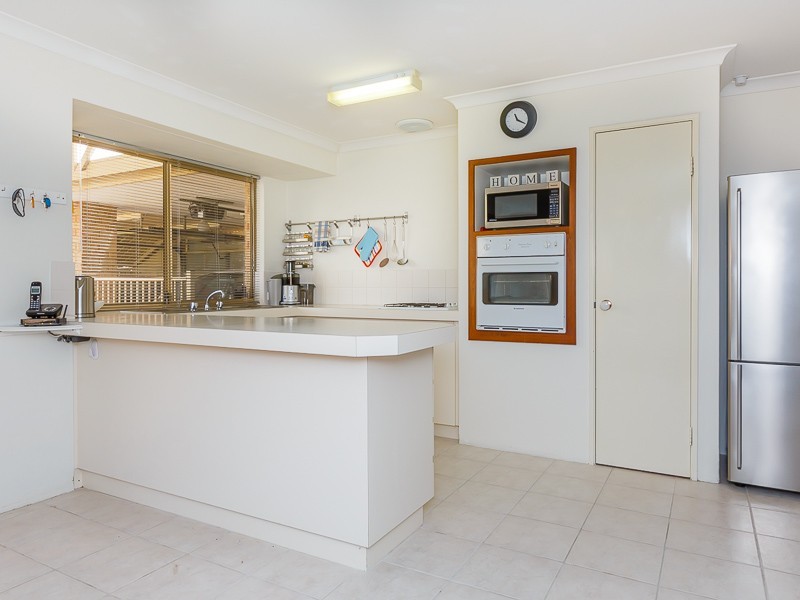 16 Walmer Place, Orelia WA 6167