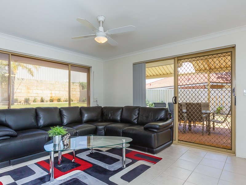 16 Walmer Place, Orelia WA 6167