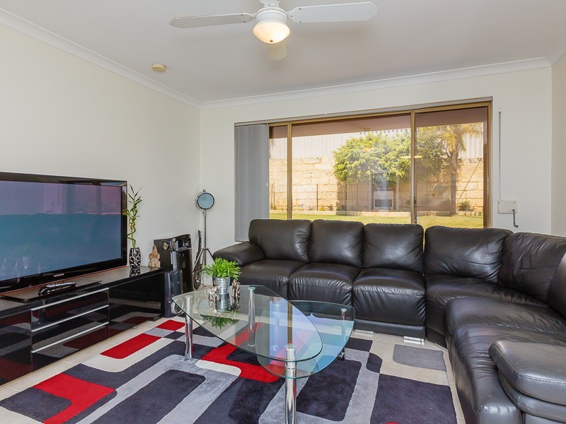 16 Walmer Place, Orelia WA 6167