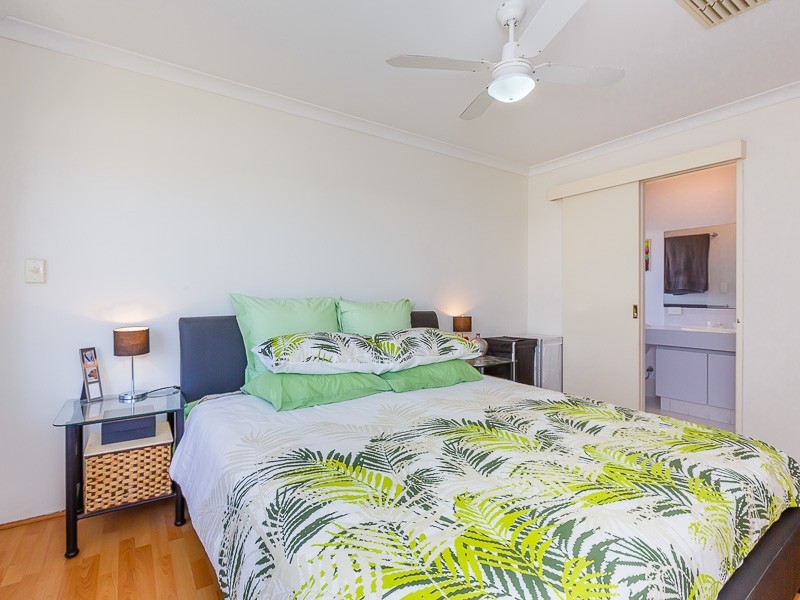 16 Walmer Place, Orelia WA 6167