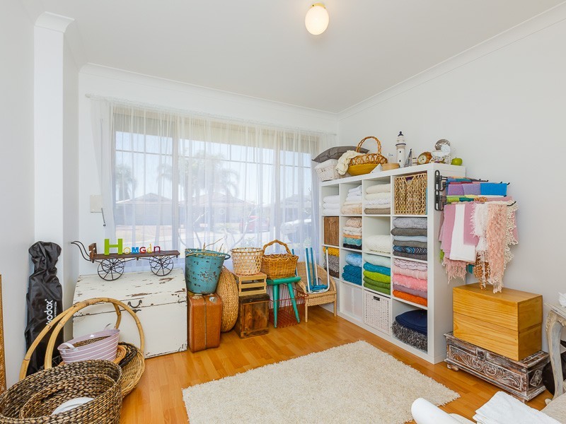 16 Walmer Place, Orelia WA 6167