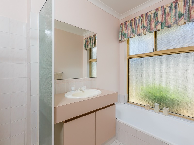 16 Walmer Place, Orelia WA 6167