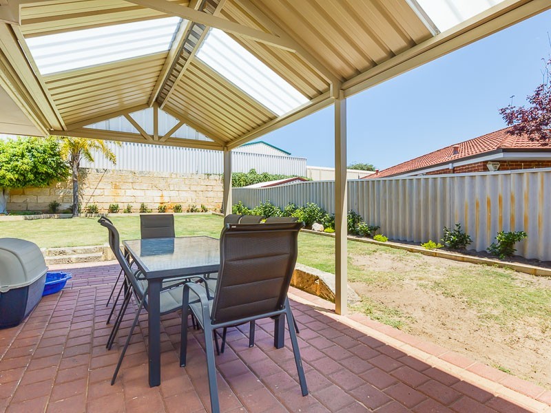 16 Walmer Place, Orelia WA 6167