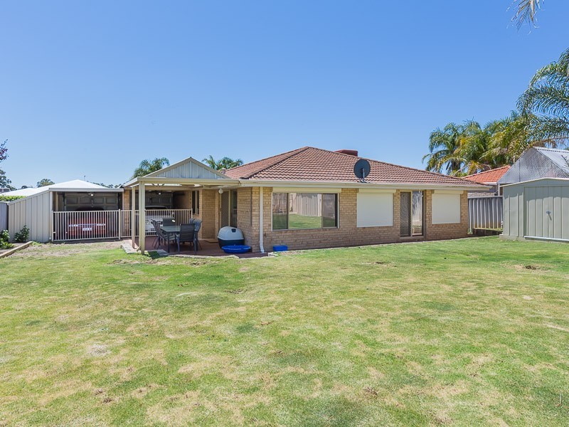 16 Walmer Place, Orelia WA 6167
