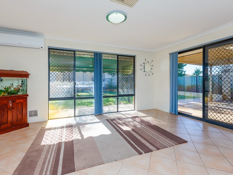 10 Walmer Place, Orelia WA 6167