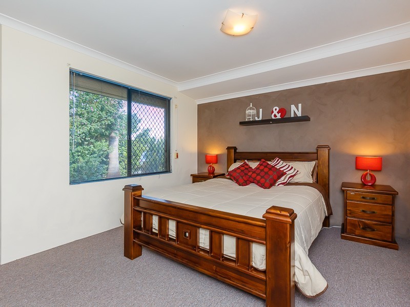 10 Walmer Place, Orelia WA 6167