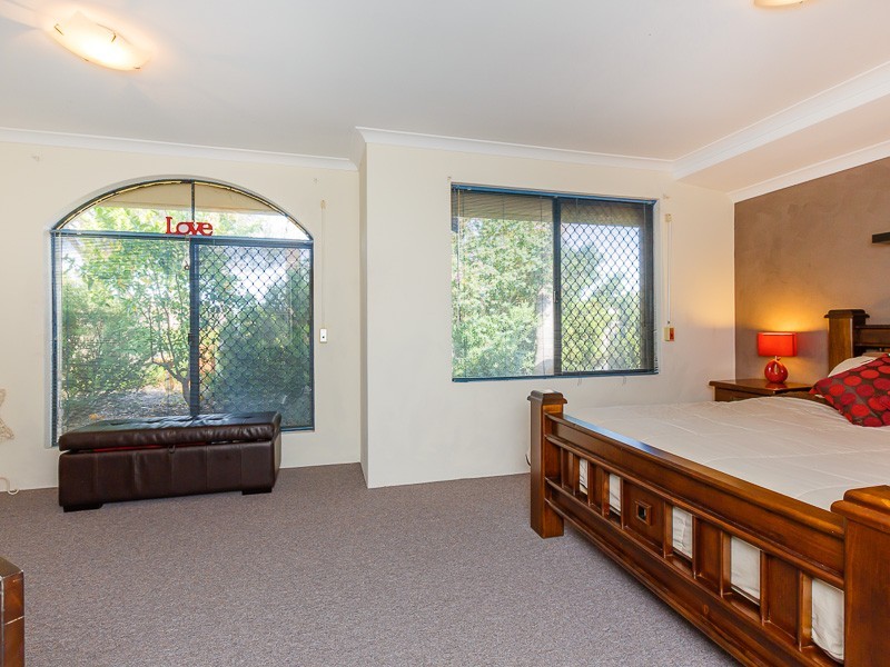 10 Walmer Place, Orelia WA 6167