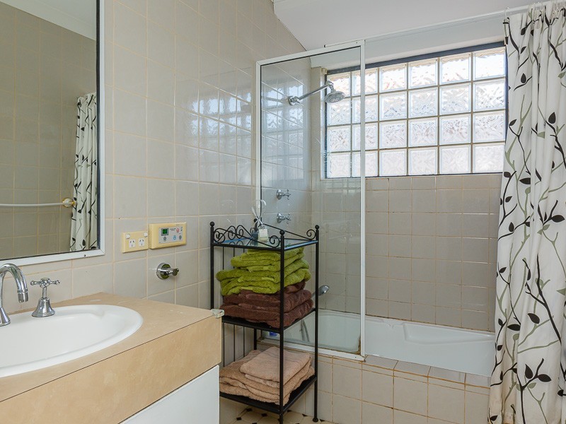 10 Walmer Place, Orelia WA 6167