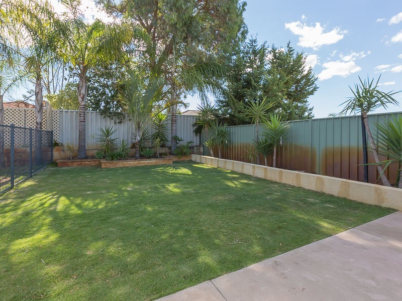 10 Walmer Place, Orelia WA 6167