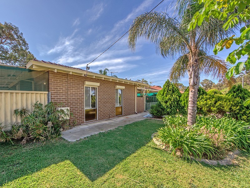 32 Cimbor Way, Parmelia WA 6167