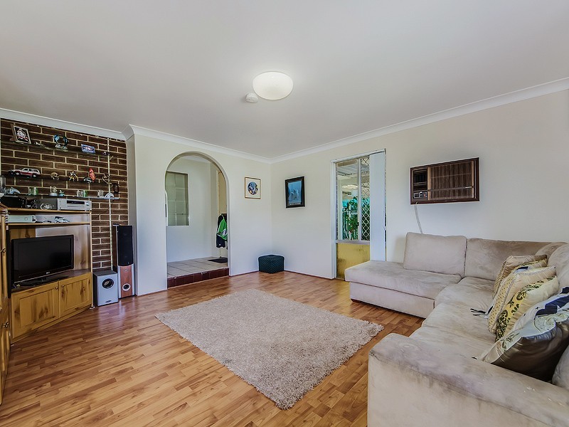 32 Cimbor Way, Parmelia WA 6167