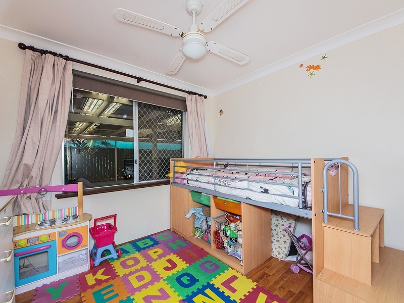 32 Cimbor Way, Parmelia WA 6167