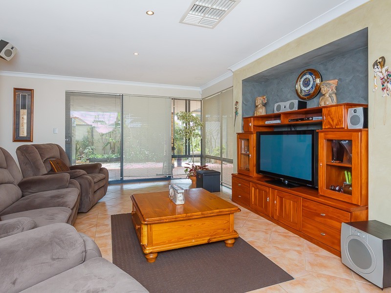 19 Araluen Crescent, Bertram WA 6167
