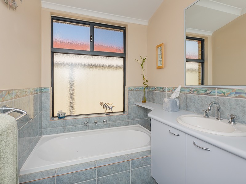 19 Araluen Crescent, Bertram WA 6167