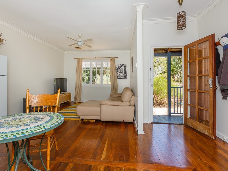 32 Hubbard Way, Medina WA 6167