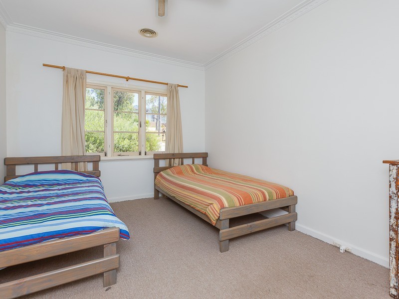 32 Hubbard Way, Medina WA 6167