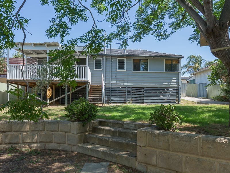 32 Hubbard Way, Medina WA 6167