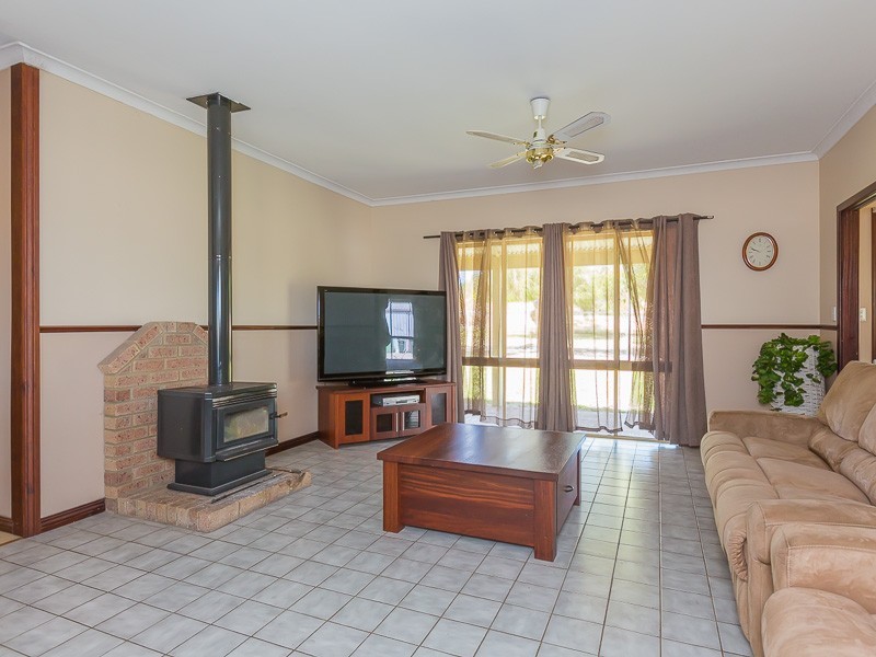 973 Anketell Road, Oakford WA 6121