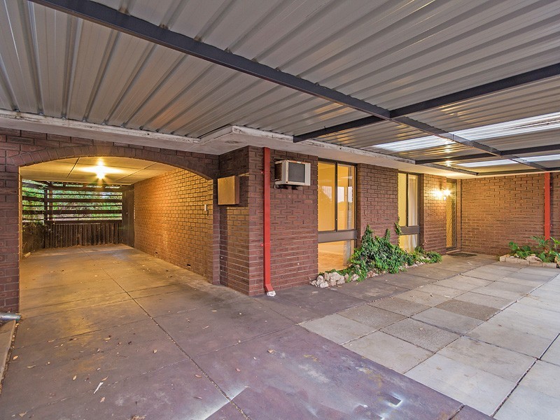 18 Kirkland Way, Parmelia WA 6167