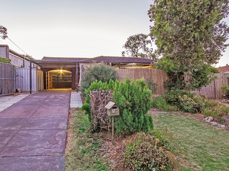 18 Kirkland Way, Parmelia WA 6167