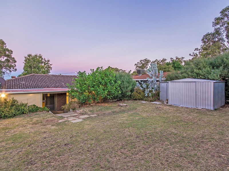 18 Kirkland Way, Parmelia WA 6167