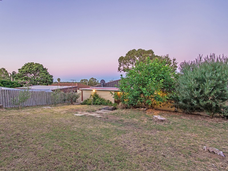 18 Kirkland Way, Parmelia WA 6167