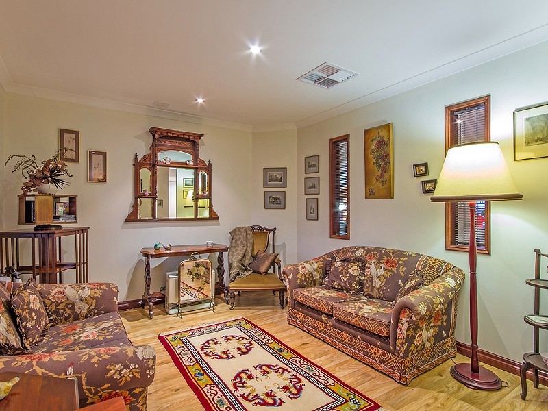 10 Bilya Gardens, Leda WA 6170