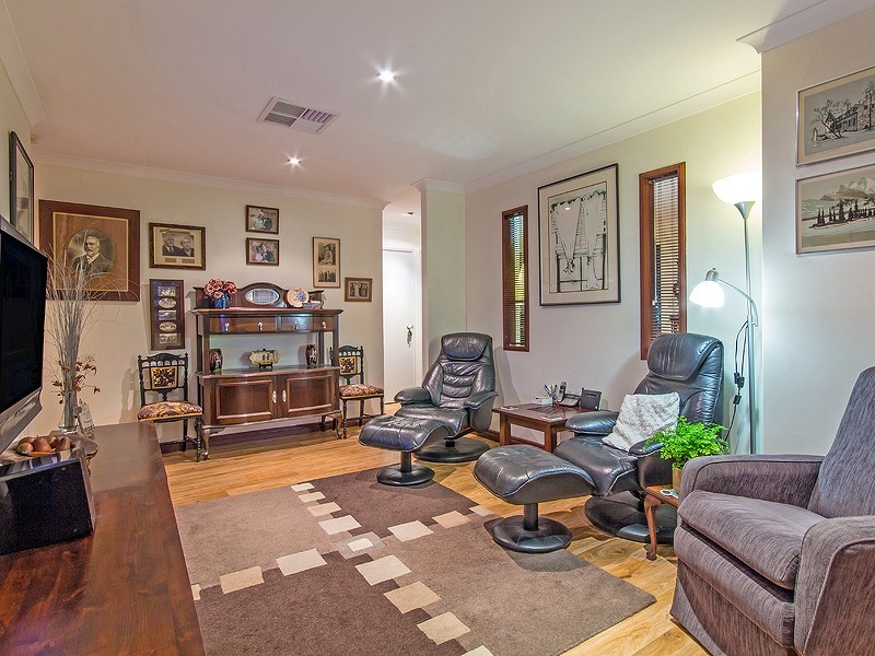 10 Bilya Gardens, Leda WA 6170