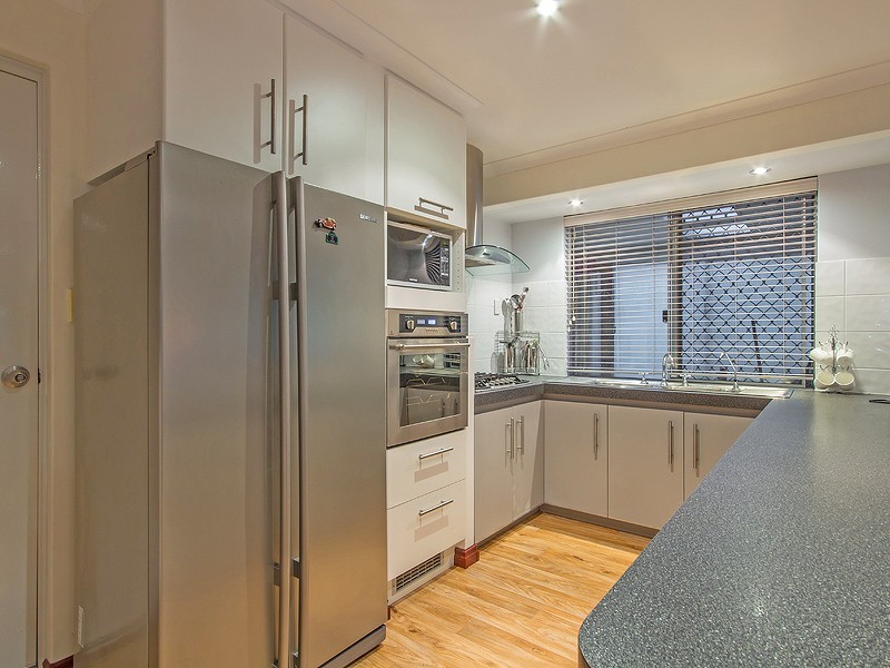 10 Bilya Gardens, Leda WA 6170