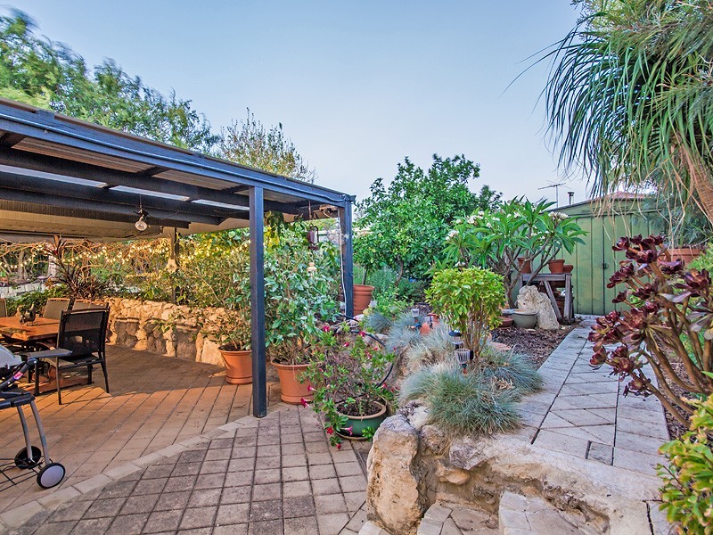 10 Bilya Gardens, Leda WA 6170