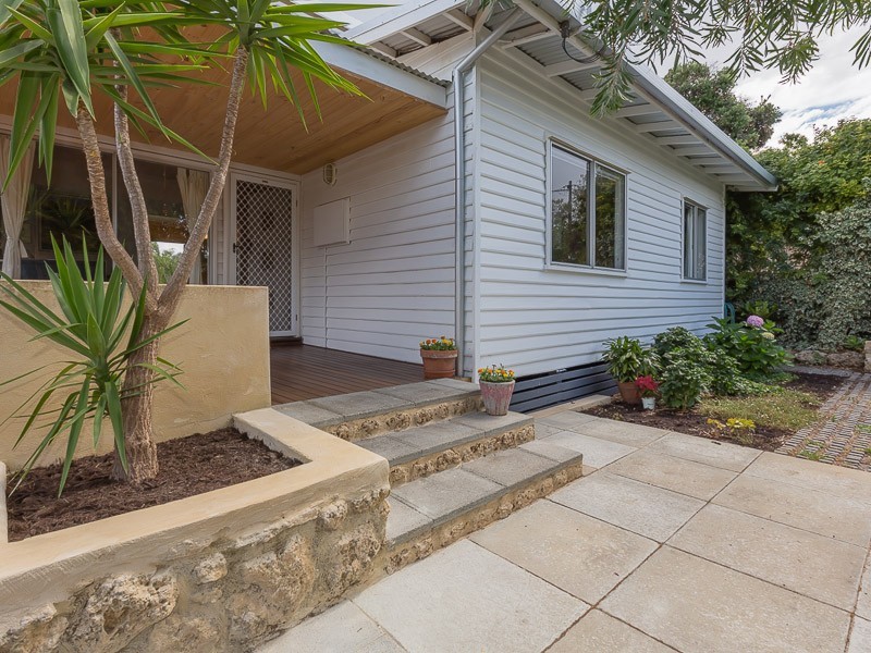 50 Clint Way, Calista WA 6167
