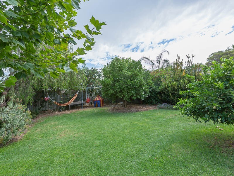 50 Clint Way, Calista WA 6167