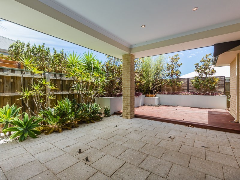 15 Gemstone Parade, Wellard WA 6170