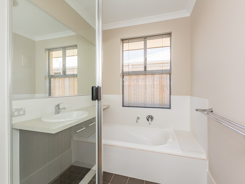 15 Gemstone Parade, Wellard WA 6170