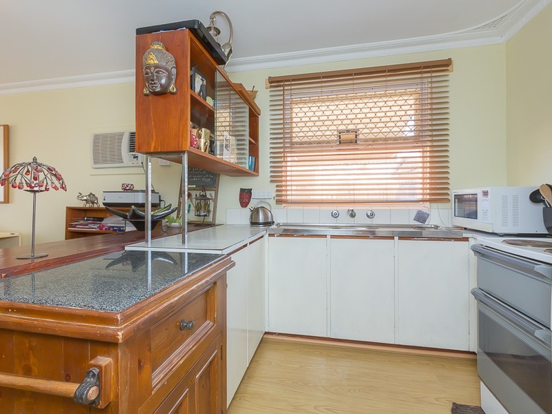 42A Littlemore Road, Orelia WA 6167