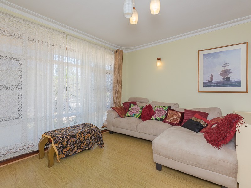 42A Littlemore Road, Orelia WA 6167