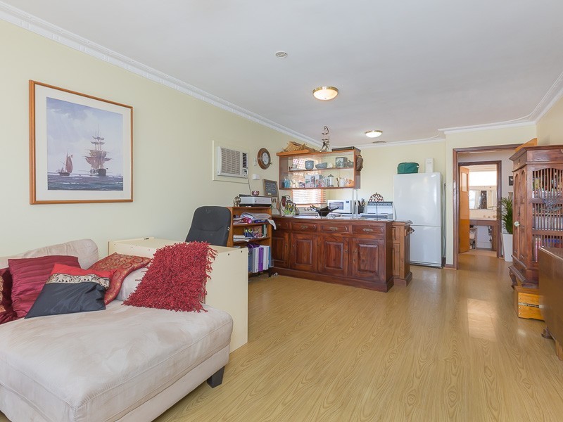 42A Littlemore Road, Orelia WA 6167