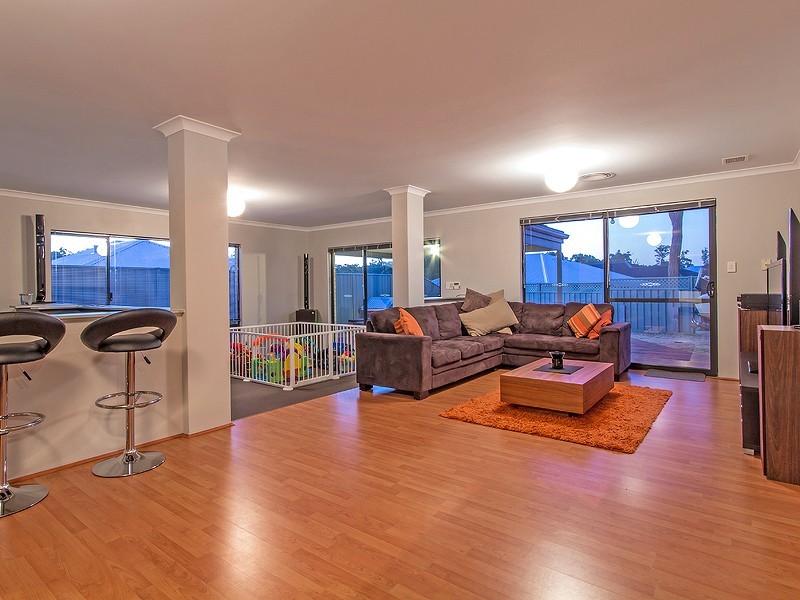 11 Taunton Mews, Leda WA 6170