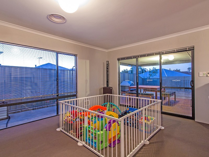 11 Taunton Mews, Leda WA 6170