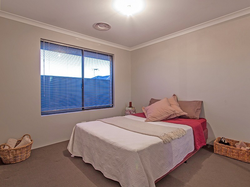 11 Taunton Mews, Leda WA 6170