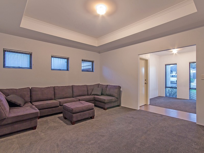 12 Hurn Rise, Wellard WA 6170