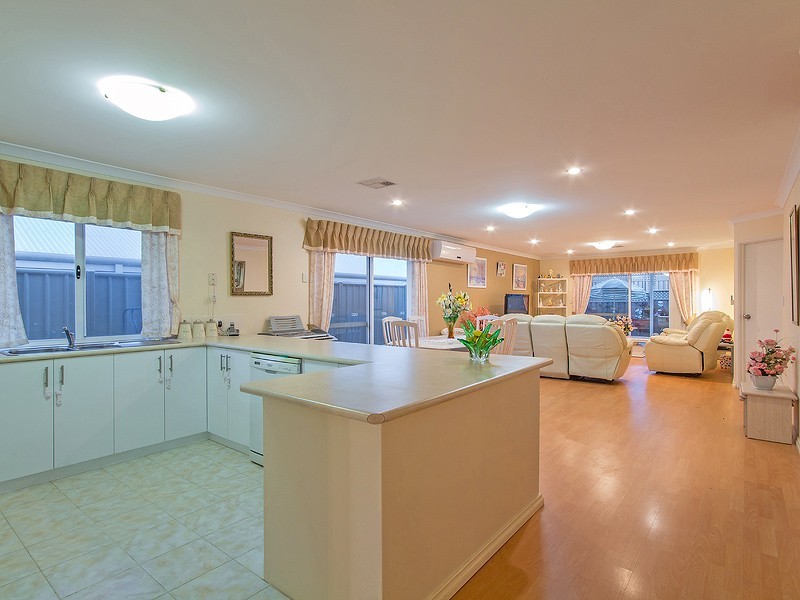 11 Petersfield Lane, Wellard WA 6170