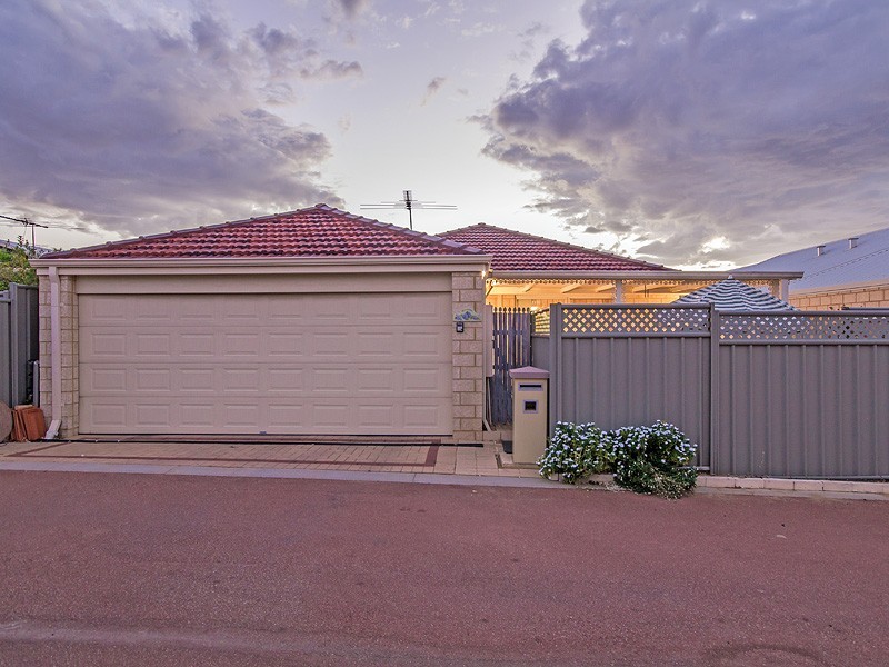 11 Petersfield Lane, Wellard WA 6170