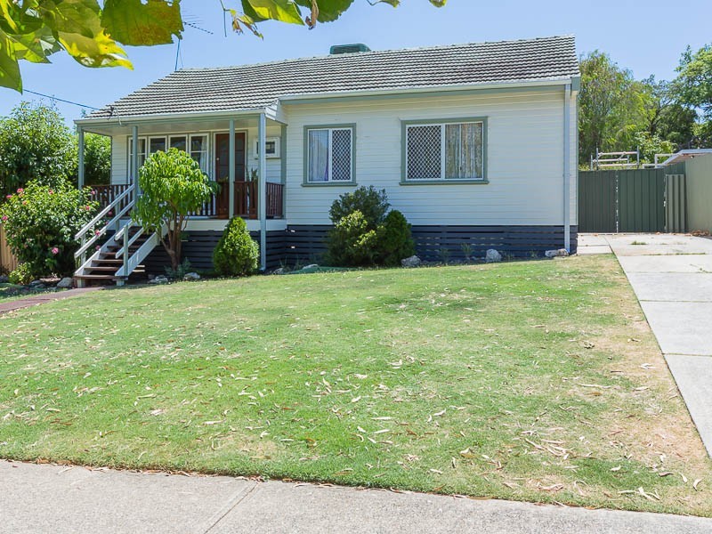 13 Beacham Crescent, Medina WA 6167