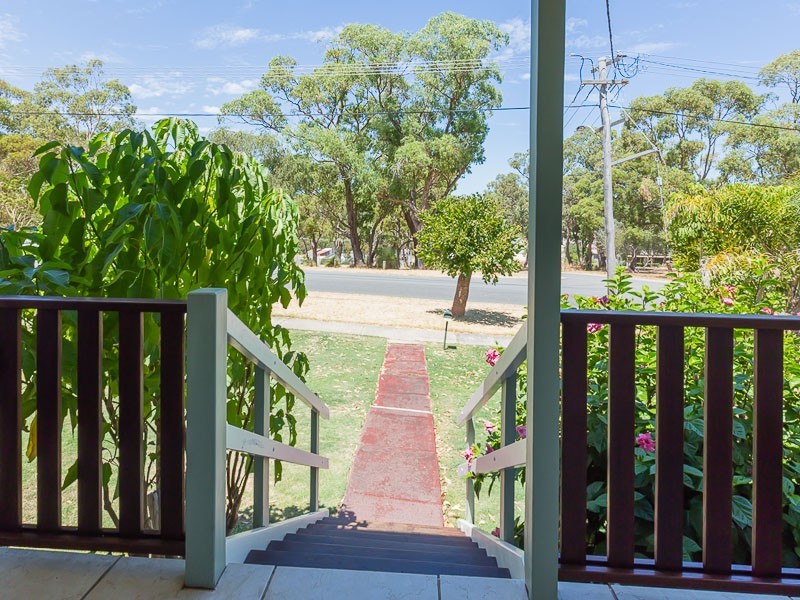 13 Beacham Crescent, Medina WA 6167