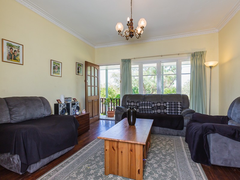 13 Beacham Crescent, Medina WA 6167